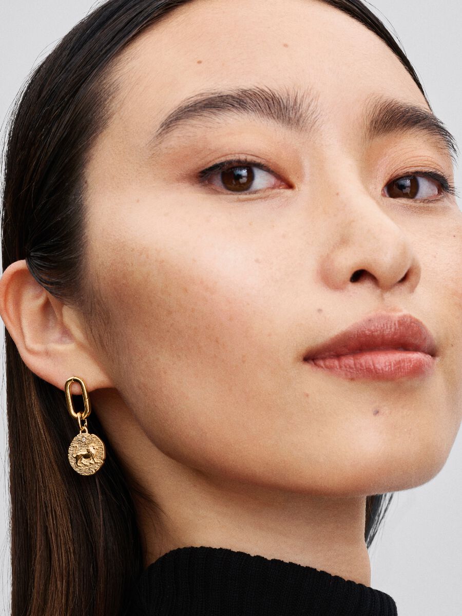 Pandora Lion Medallion Charm 14k gold plating