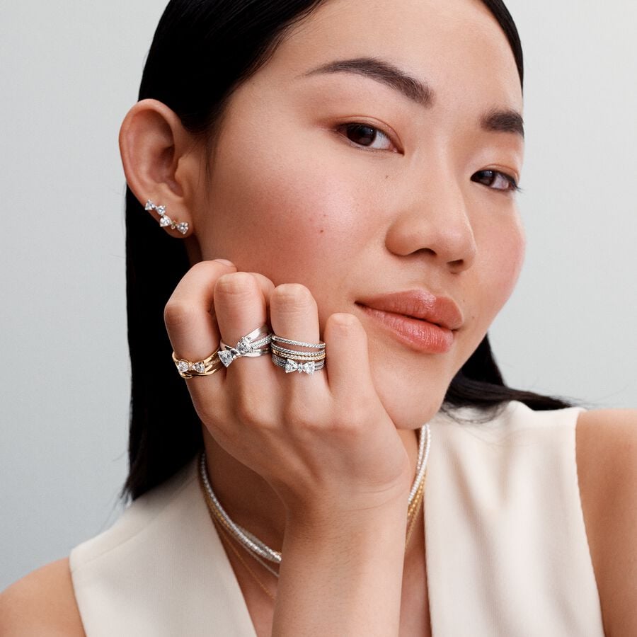 Pandora Sparkling Bow Crossover Ring Silver